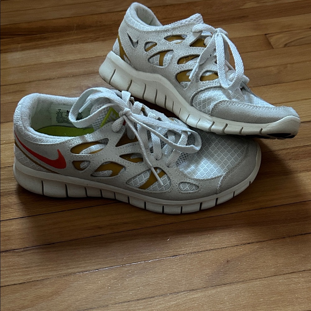 Nike White and orange Mesh Sneakers